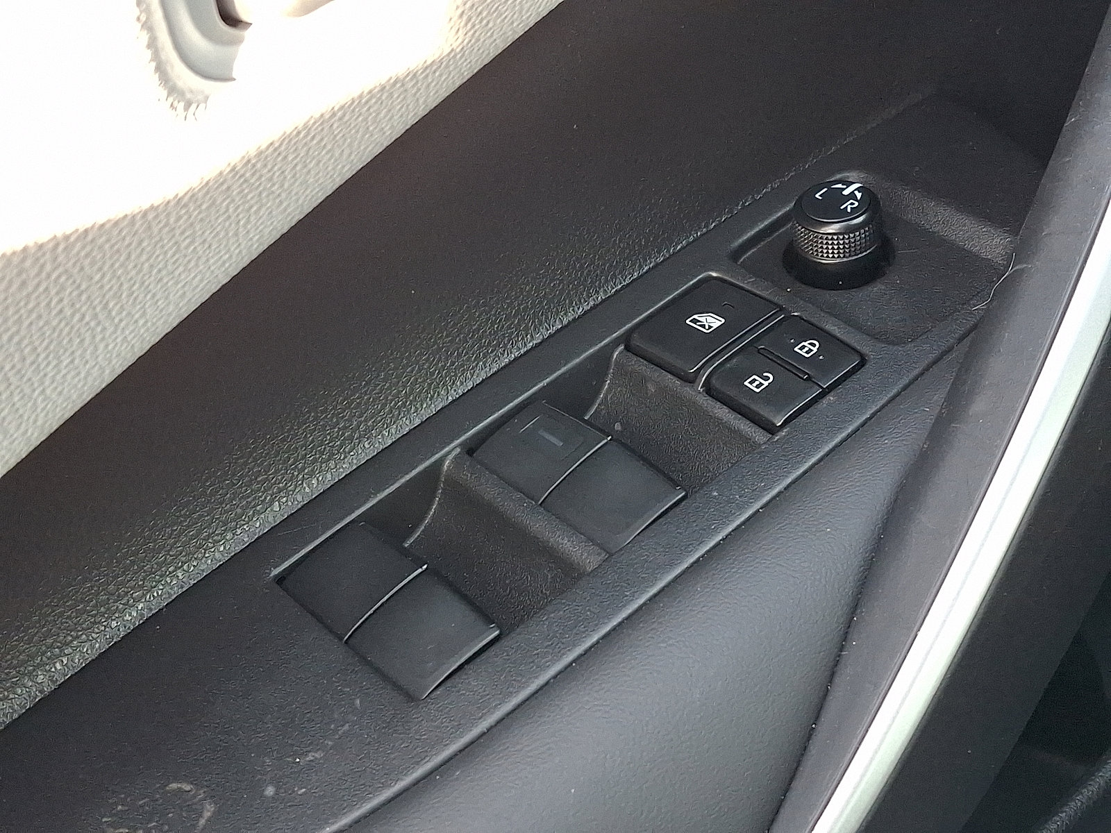 Used 2025 Toyota Corolla SE image 13