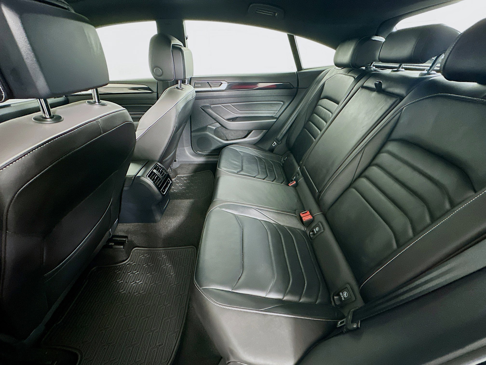 Used 2023 Volkswagen Arteon SEL Premium image 28