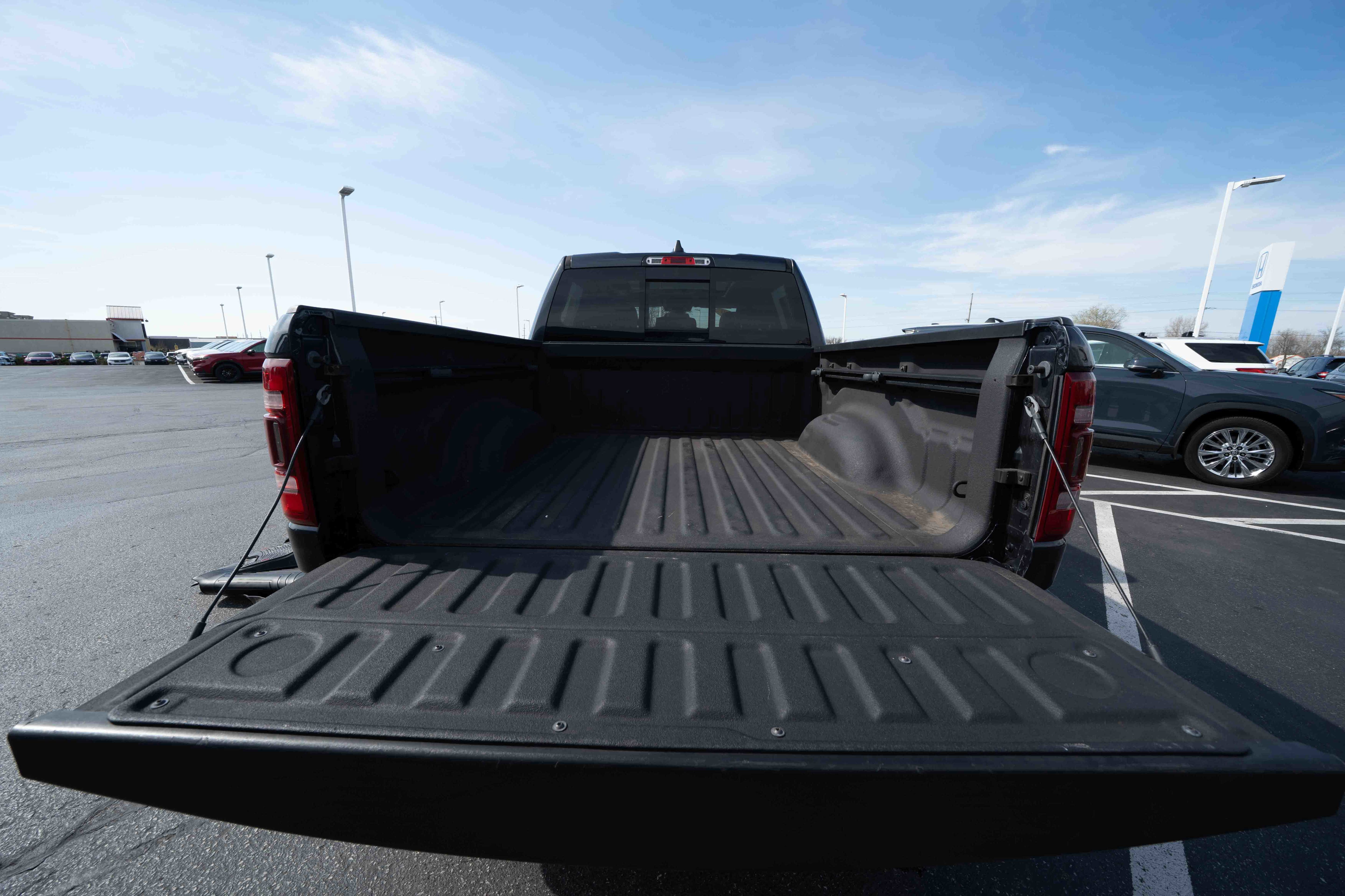 Used 2019 RAM 1500 Laramie AWD/4WD image 26