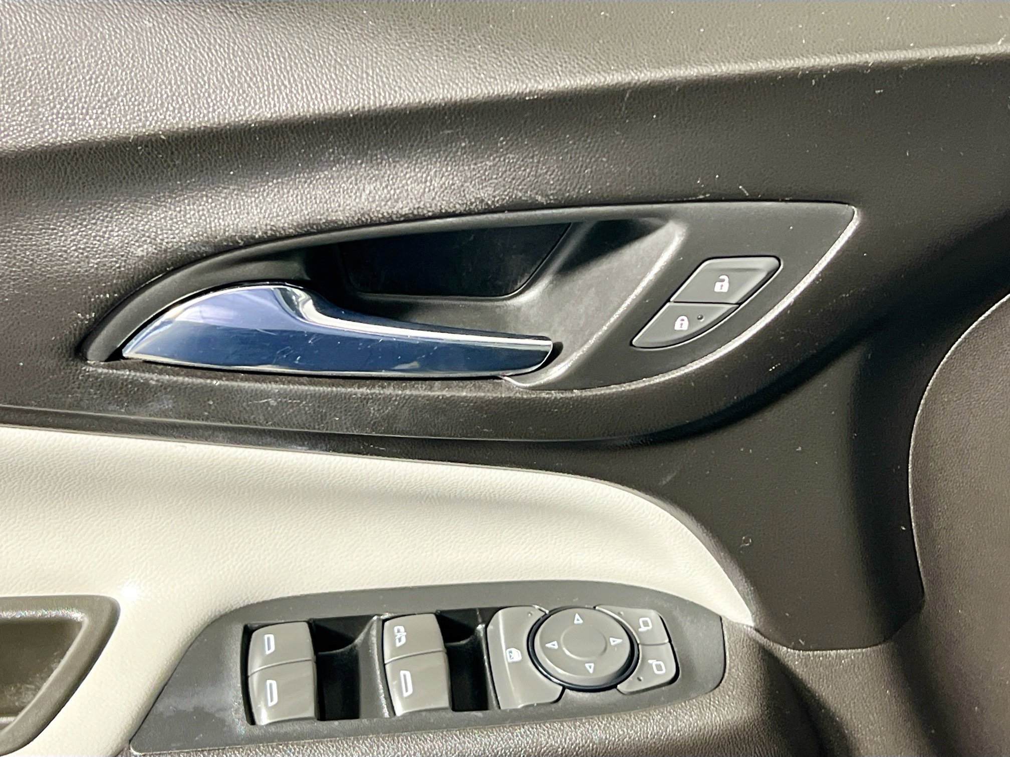 Used 2018 Chevrolet Equinox LS image 15