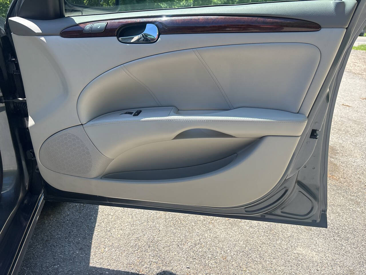 Used 2011 Buick Lucerne CXL w/ Driver Confidence Package FWD image 22