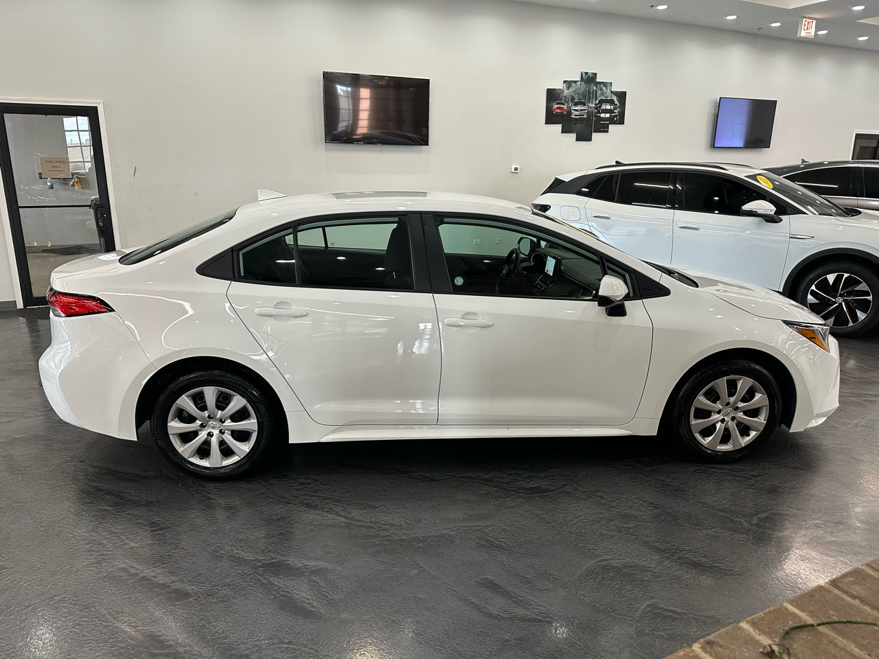 Used 2024 Toyota Corolla LE image 4
