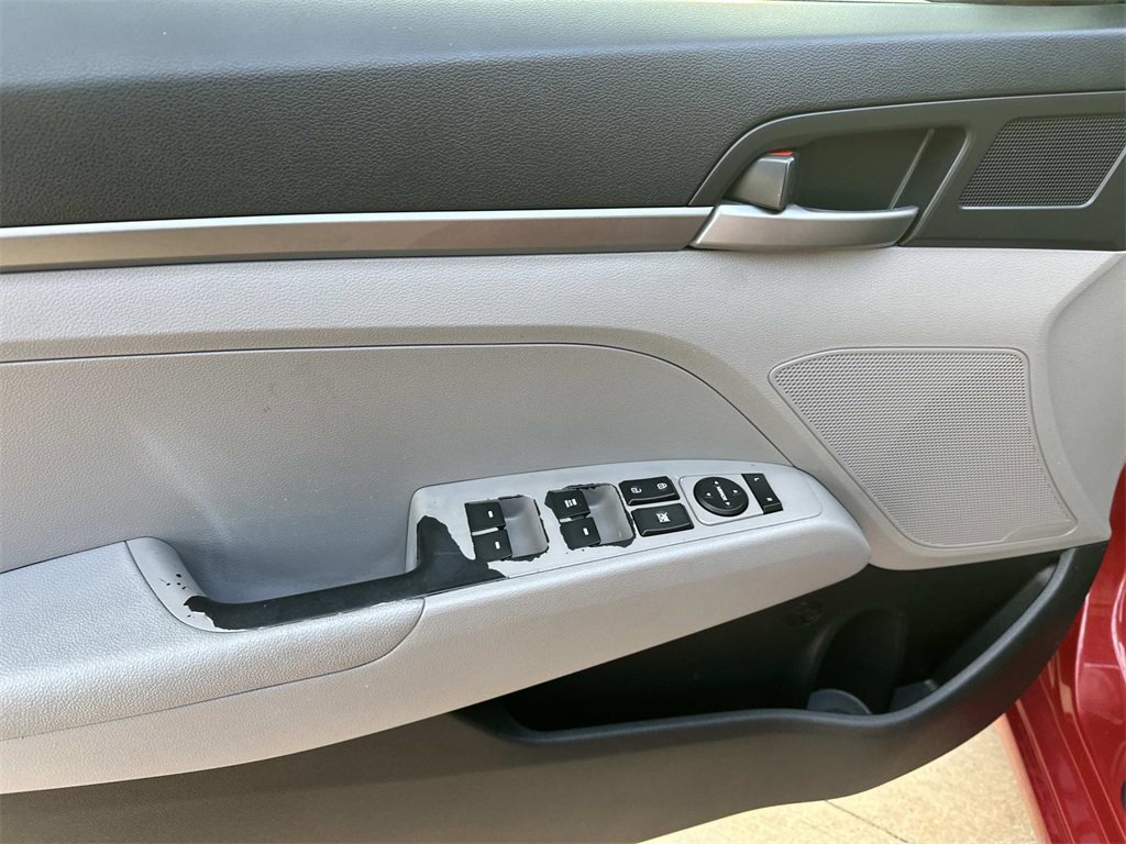 Used 2017 Hyundai Elantra SE image 13