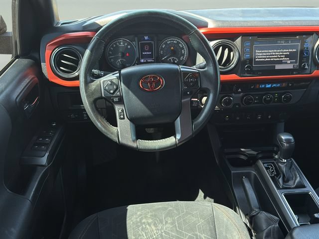 Used 2017 Toyota Tacoma TRD Off-Road w/ Premium & Technology Package AWD/4WD image 15
