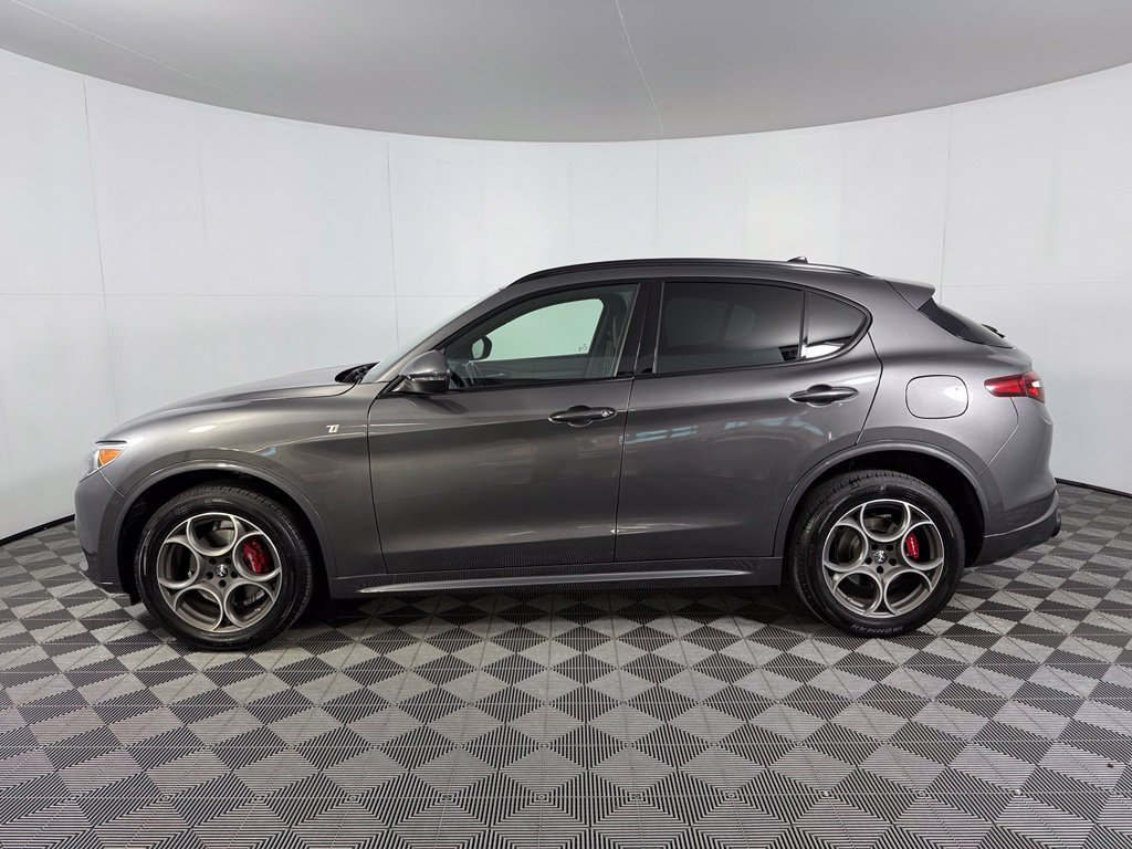 Used 2023 Alfa Romeo Stelvio Ti AWD/4WD image 10