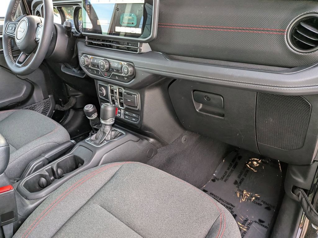 Used 2025 Jeep Wrangler Unlimited Rubicon w/ Convenience Group image 28