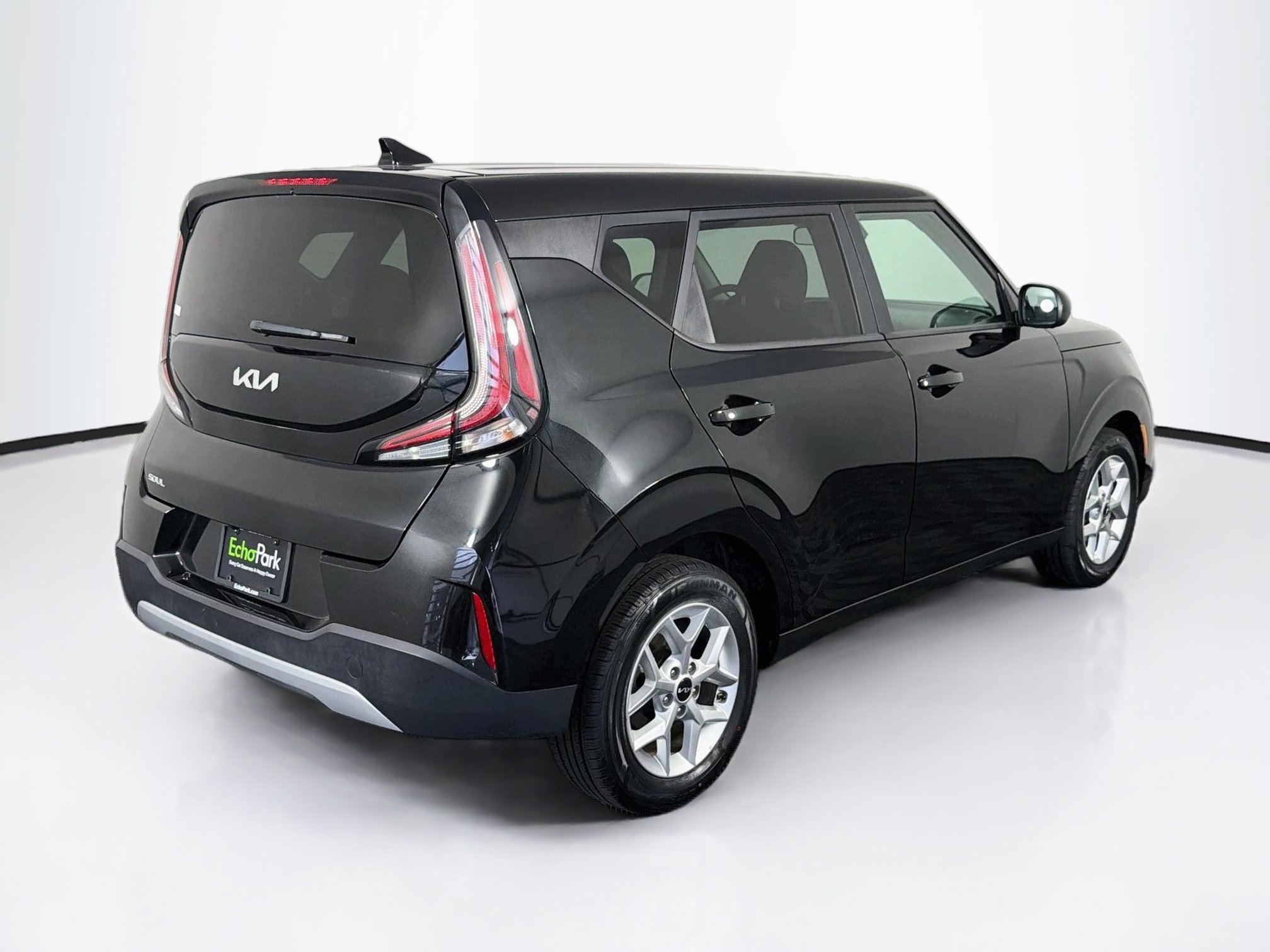 Used 2025 Kia Soul LX w/ LX Technology Package FWD image 9