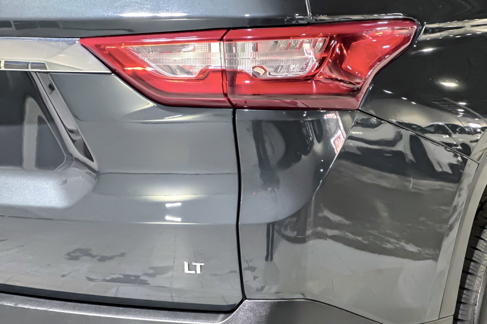 Used 2021 Chevrolet Traverse LT image 12