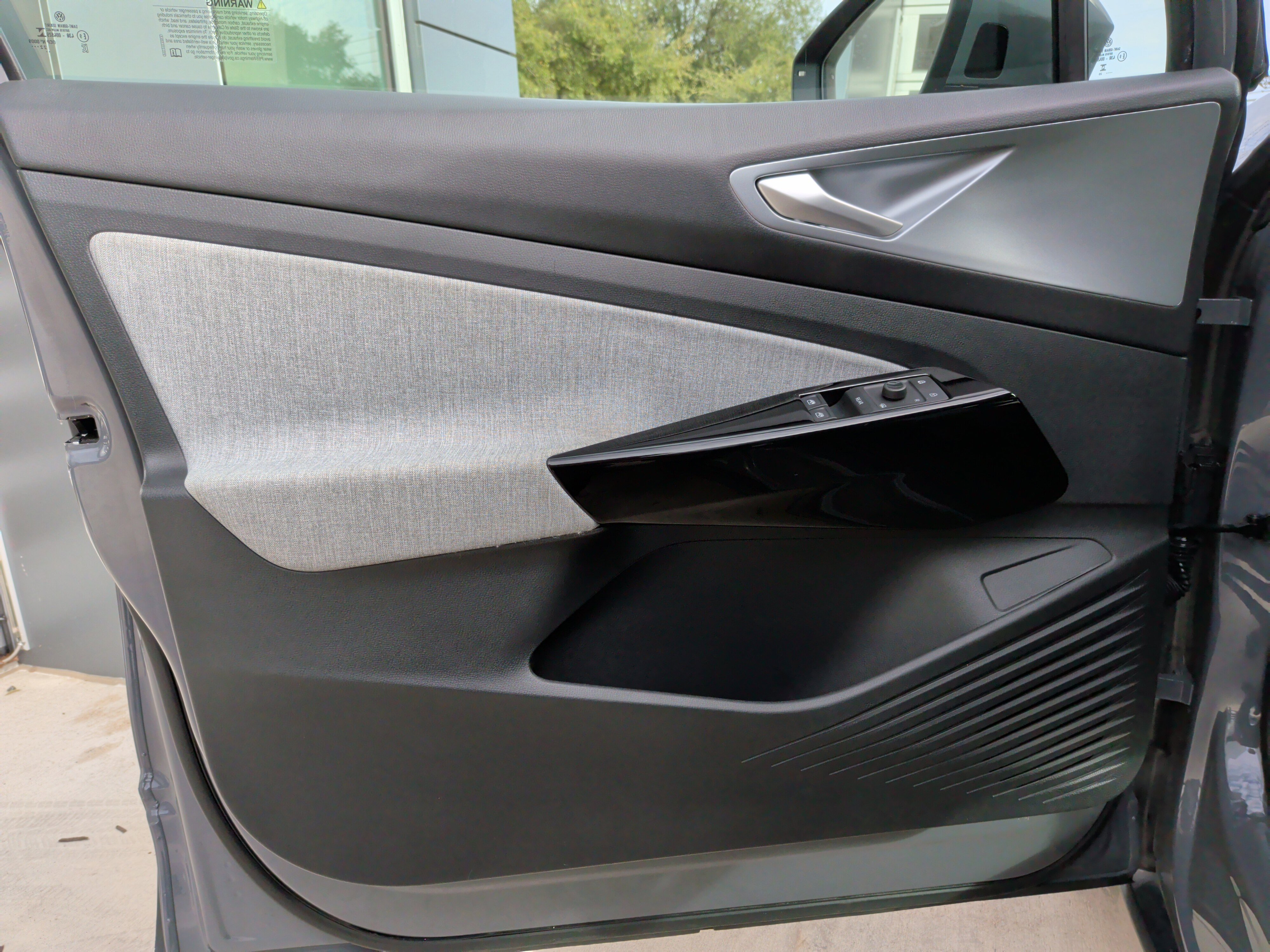 Used 2023 Volkswagen ID.4 Pro image 14