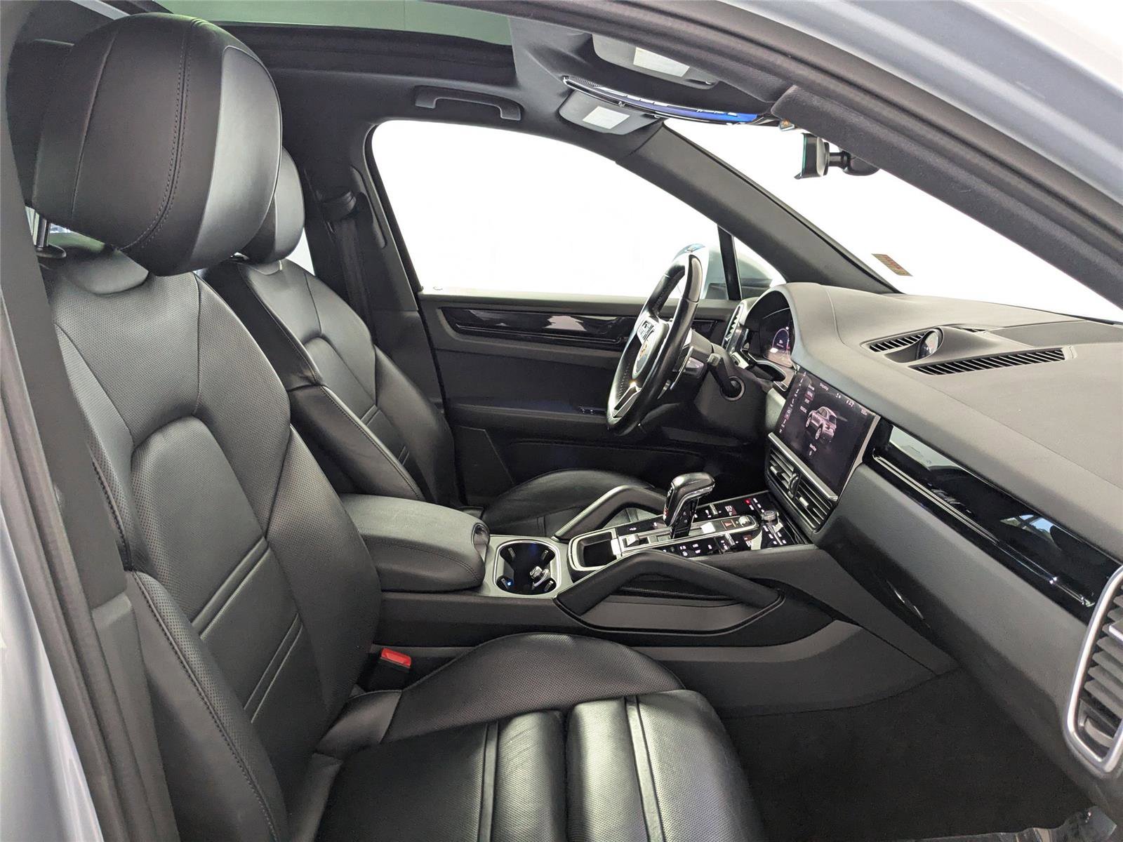 Used 2021 Porsche Cayenne image 24