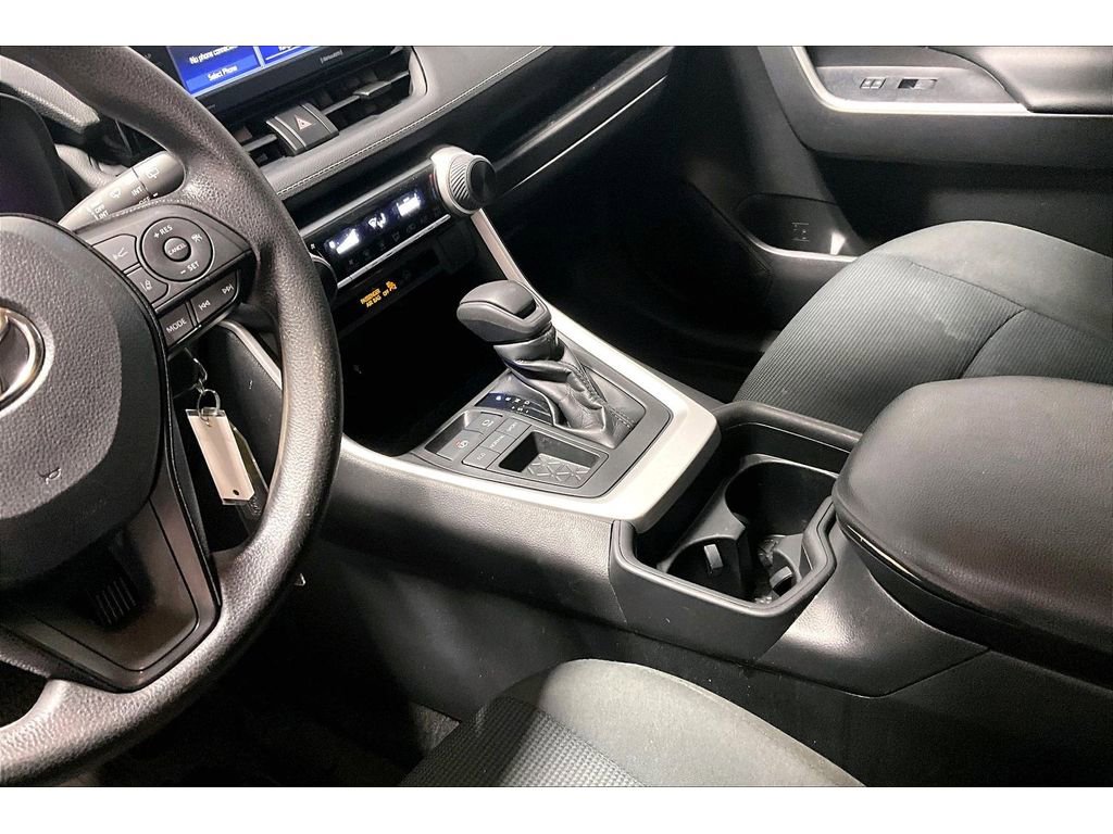 Used 2021 Toyota RAV4 LE image 19