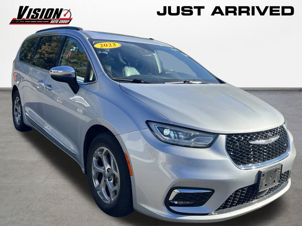 Used 2023 Chrysler Pacifica Limited FWD image 7