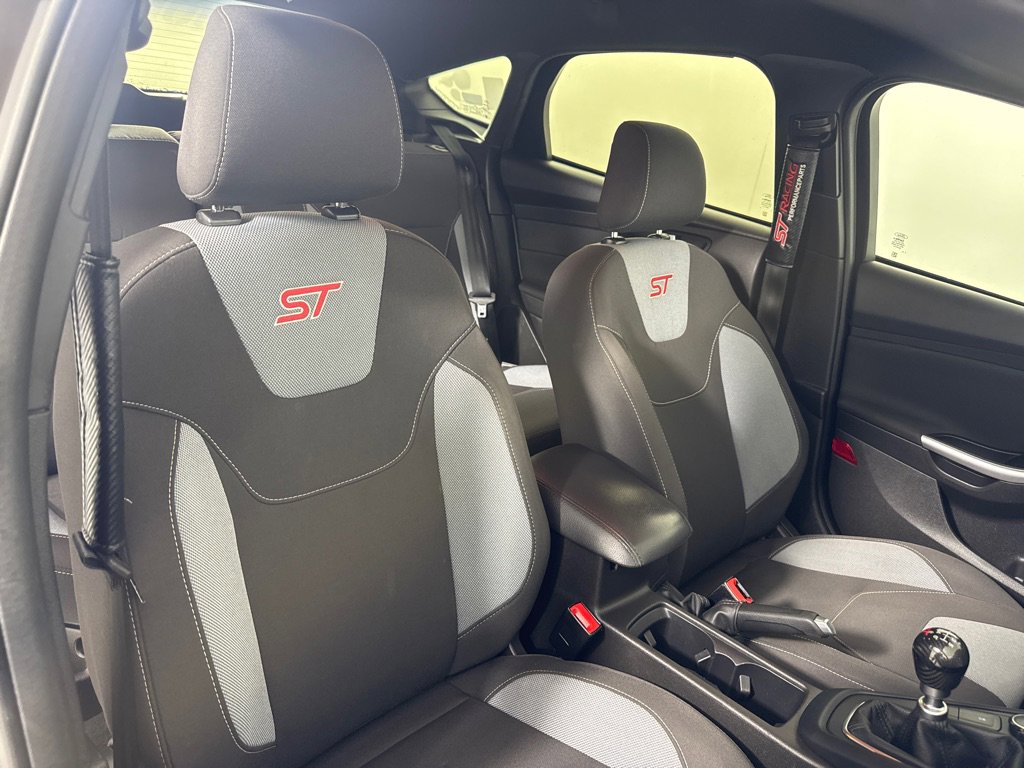 Used 2017 Ford Focus ST image 22