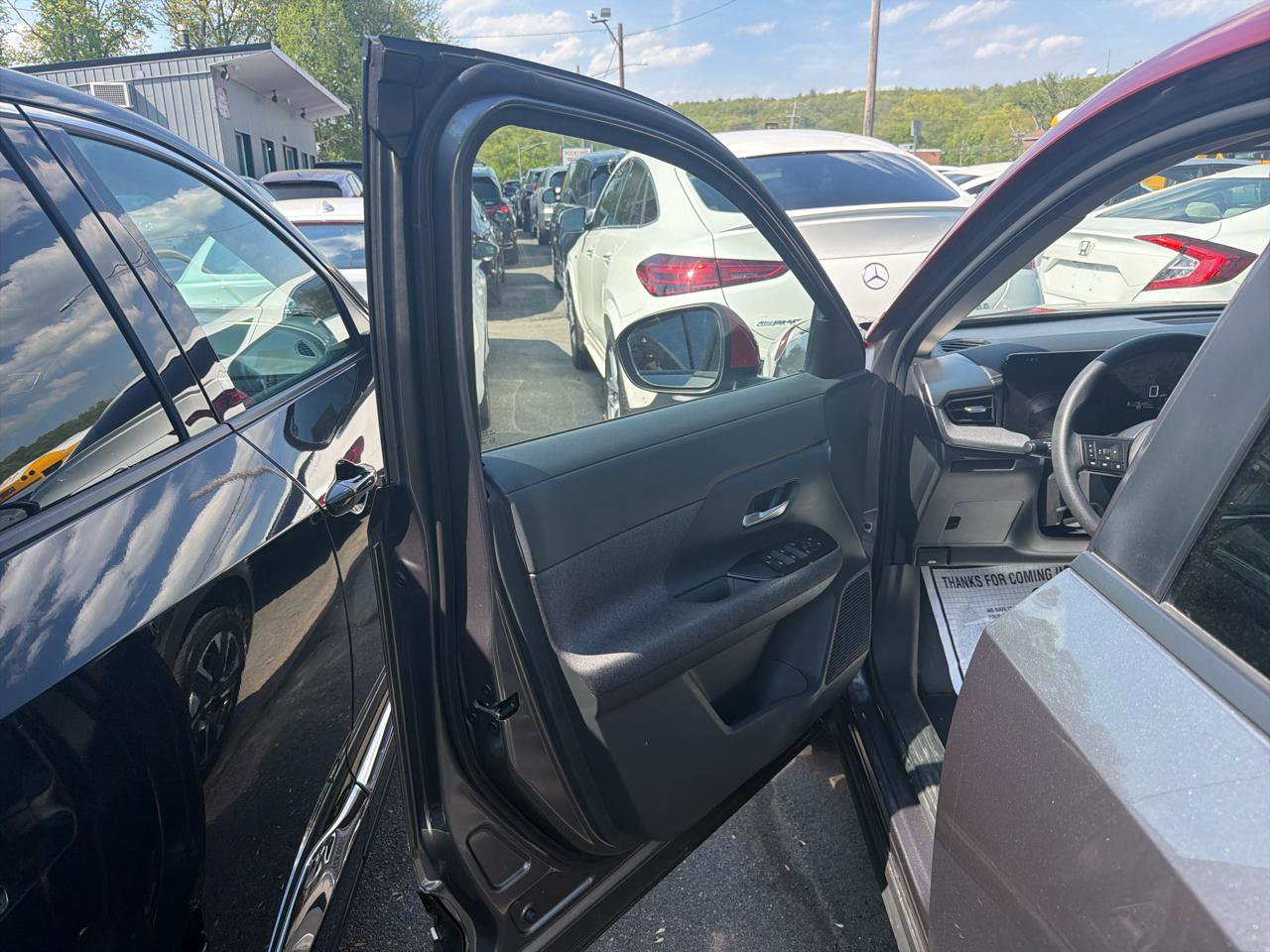 Used 2025 Nissan Kicks SV AWD/4WD image 15