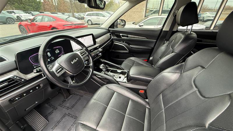 Used 2024 Kia Telluride EX w/ EX Captain's Chair Package image 9