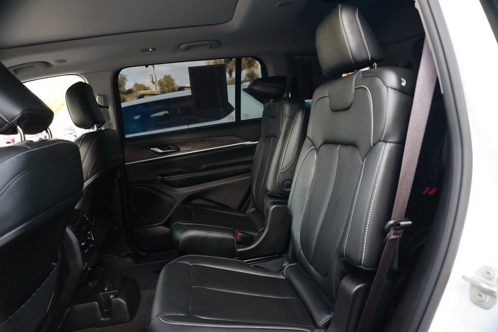 Used 2023 Jeep Grand Cherokee L Limited w/ Luxury Tech Group II RWD image 32