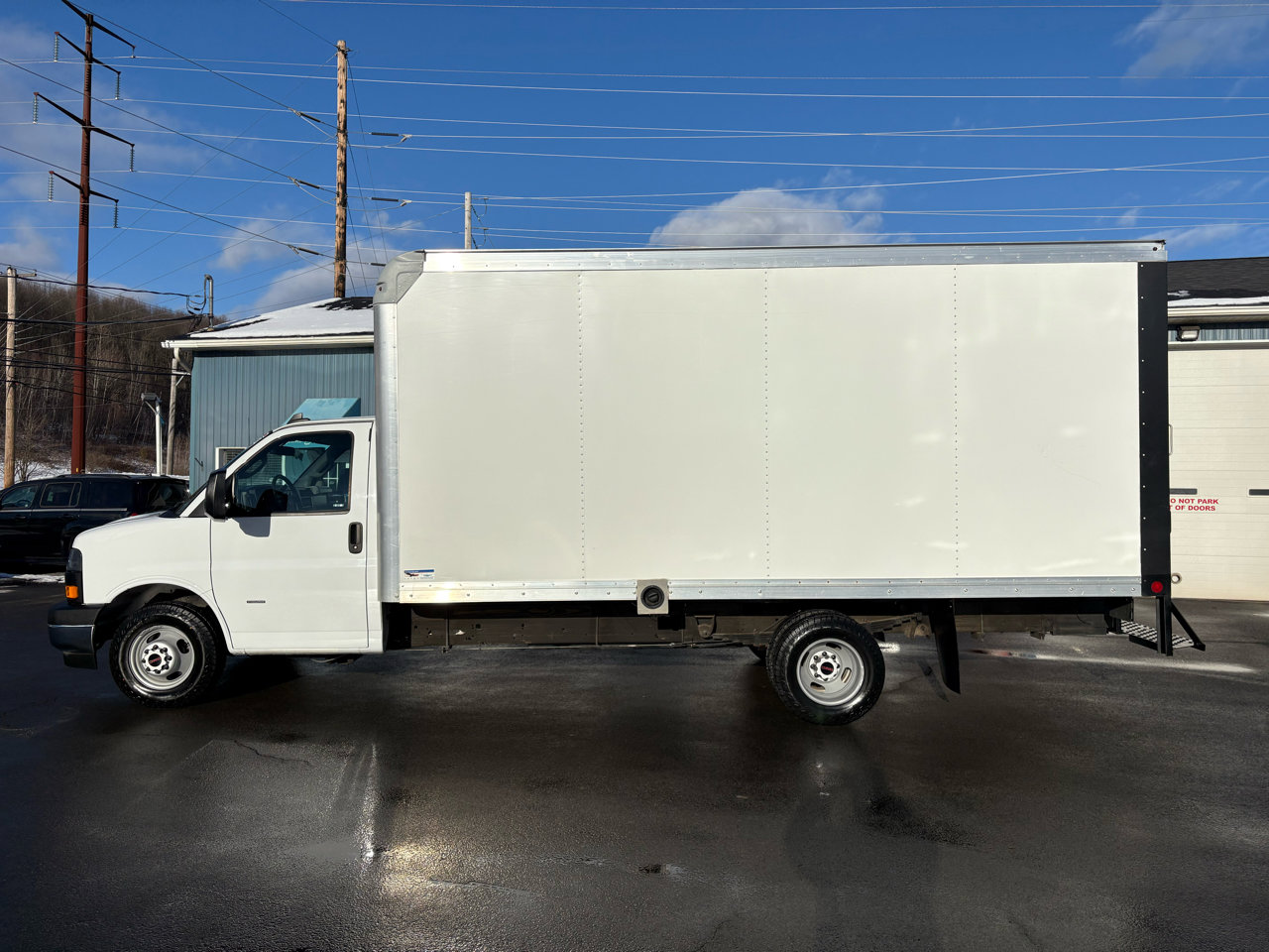 Used 2023 GMC Savana 3500 Extended w/ Power Convenience Package image 2