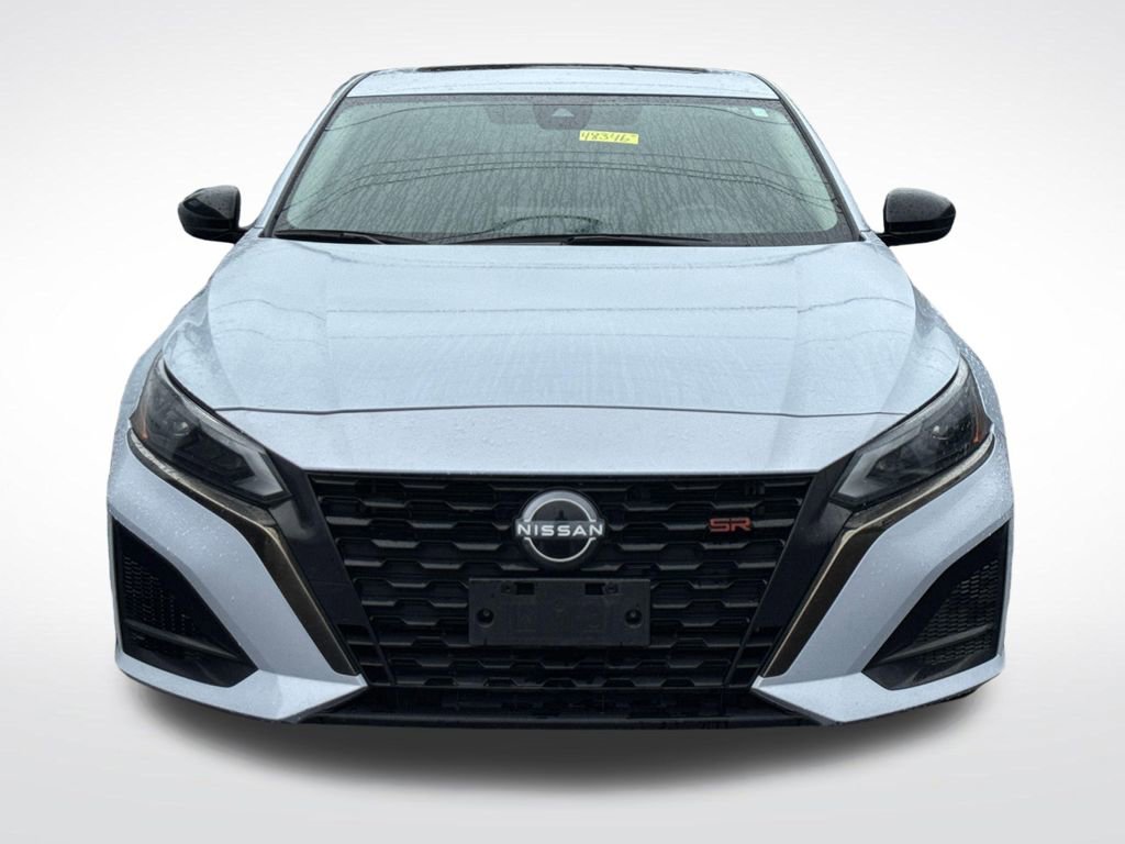 Used 2023 Nissan Altima 2.5 SR AWD/4WD image 3