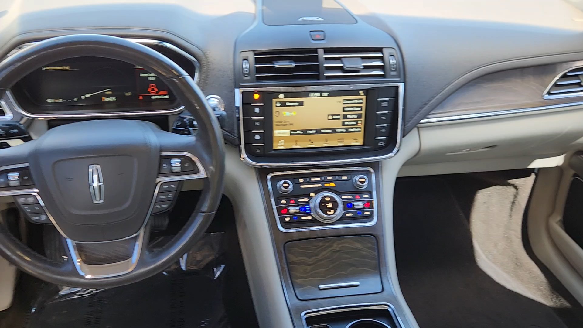 Used 2018 Lincoln Continental Reserve AWD/4WD image 33