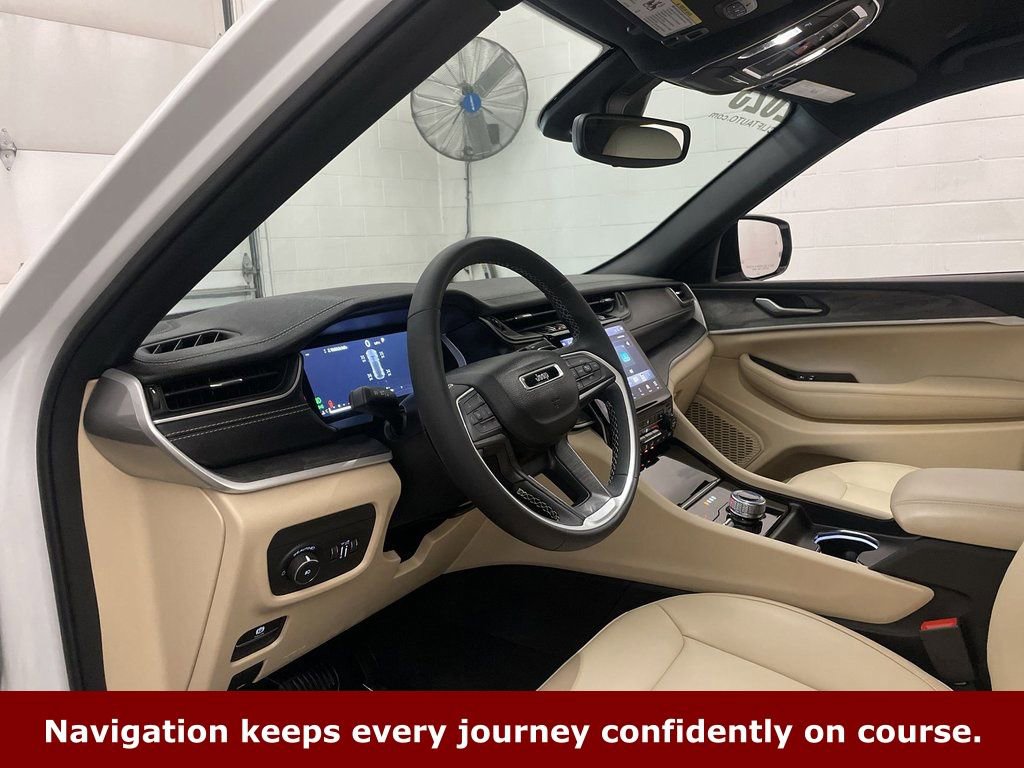 Used 2023 Jeep Grand Cherokee Limited image 4