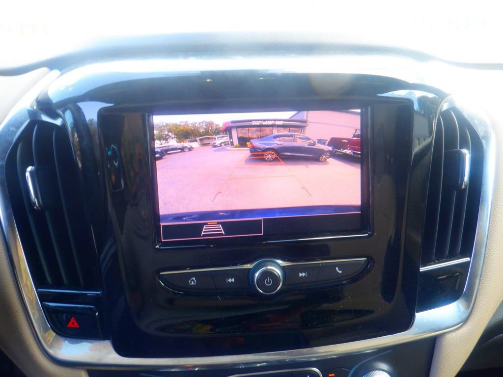 Used 2023 Chevrolet Traverse LS w/ Safety Package FWD image 8