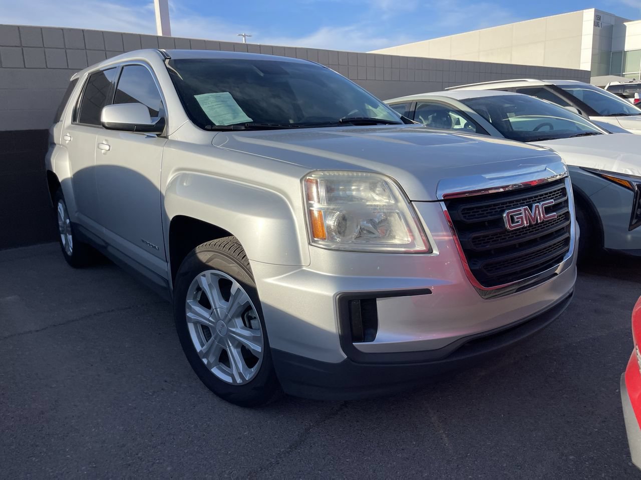 Used 2017 GMC Terrain SLE FWD image 2