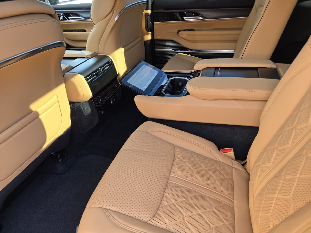 New 2026 Jeep Grand Wagoneer L Summit AWD/4WD image 19