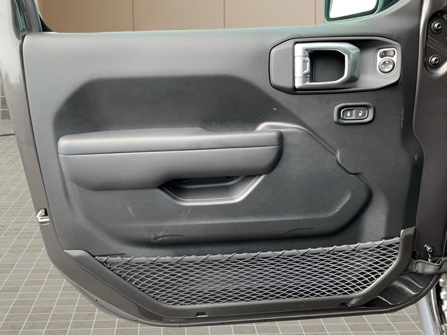 New 2024 Jeep Wrangler Unlimited Rubicon w/ Technology Group image 16