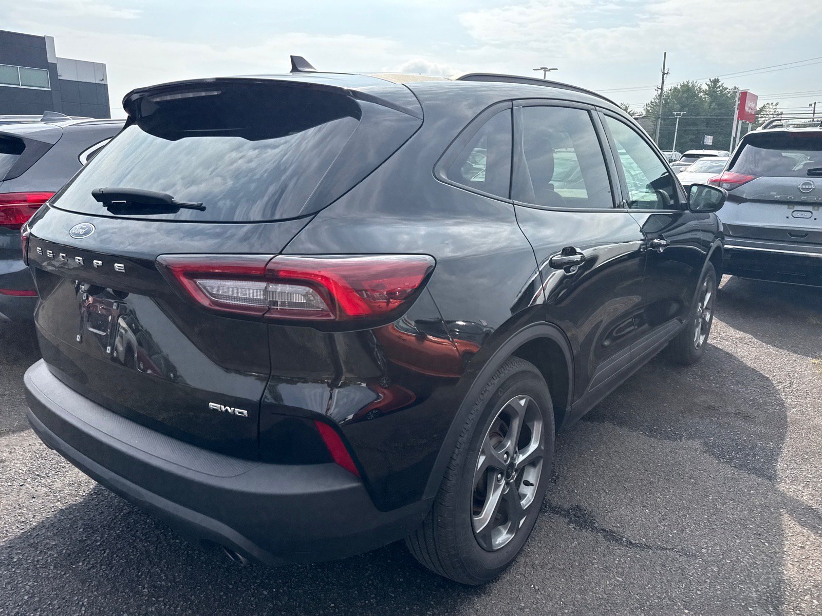 Used 2025 Ford Escape ST-Line AWD/4WD image 3