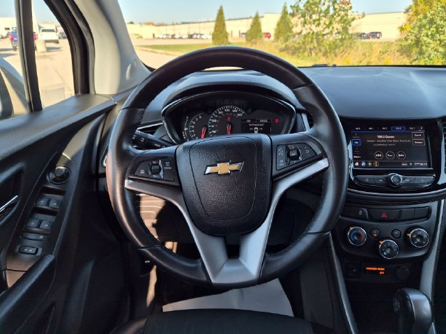 Used 2021 Chevrolet Trax LT w/ LT Convenience Package AWD/4WD image 17