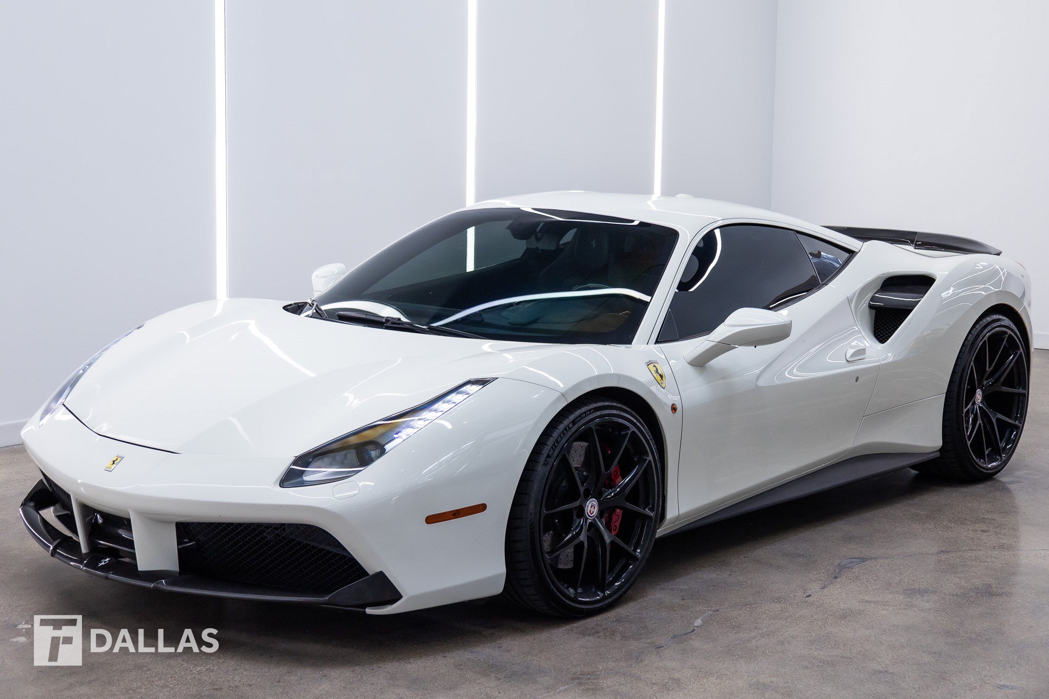 Used 2017 Ferrari 488 GTB RWD image 2