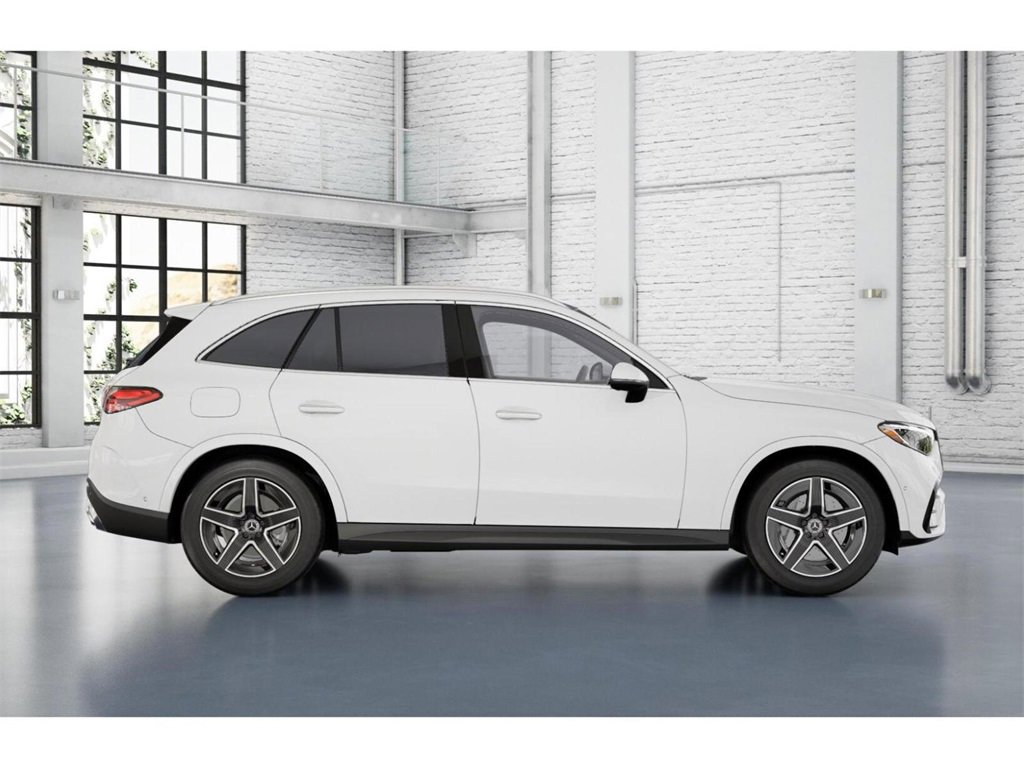 Used 2025 Mercedes-Benz GLC 300 4MATIC image 3