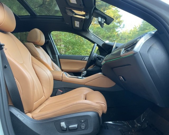 Used 2022 BMW X6 xDrive40i w/ Premium Package image 19
