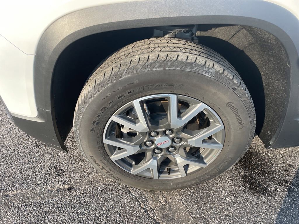 Used 2023 GMC Acadia SLE w/ Driver Convenience Package image 9