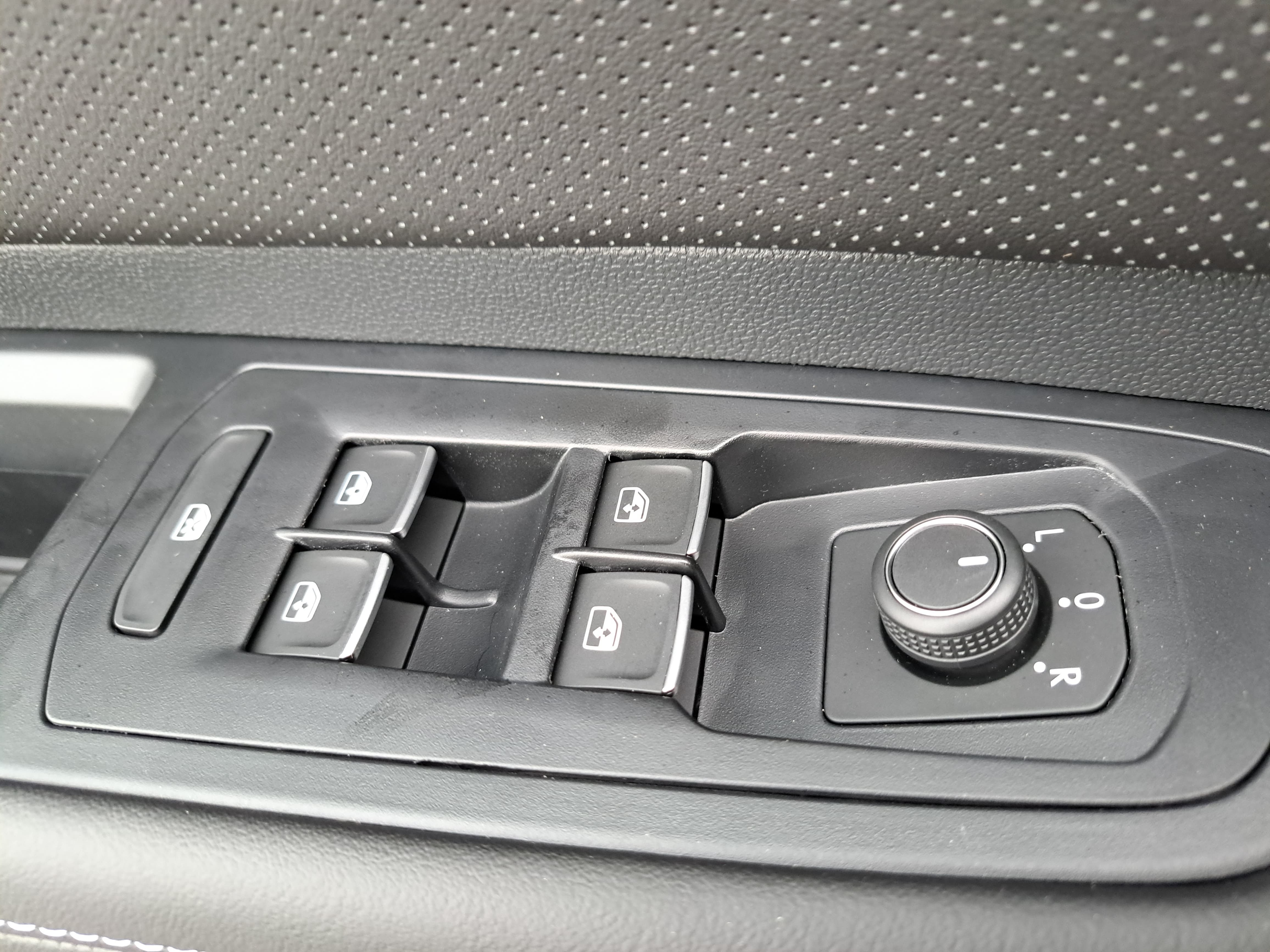 New 2026 Volkswagen Atlas Cross Sport SE FWD image 26