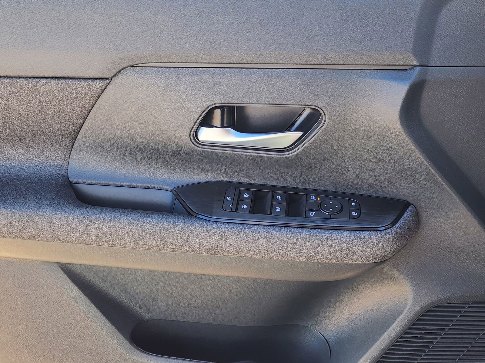 New 2026 Nissan Kicks SV w/ SV Premium Package image 19