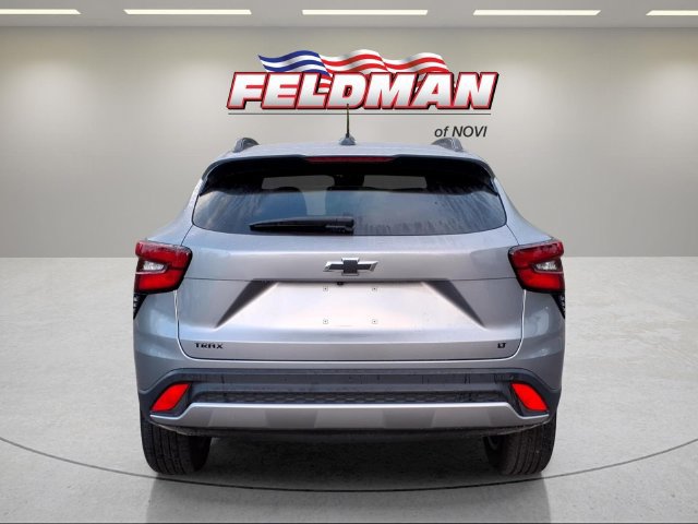 Used 2025 Chevrolet Trax LT w/ Driver Confidence Package FWD image 4