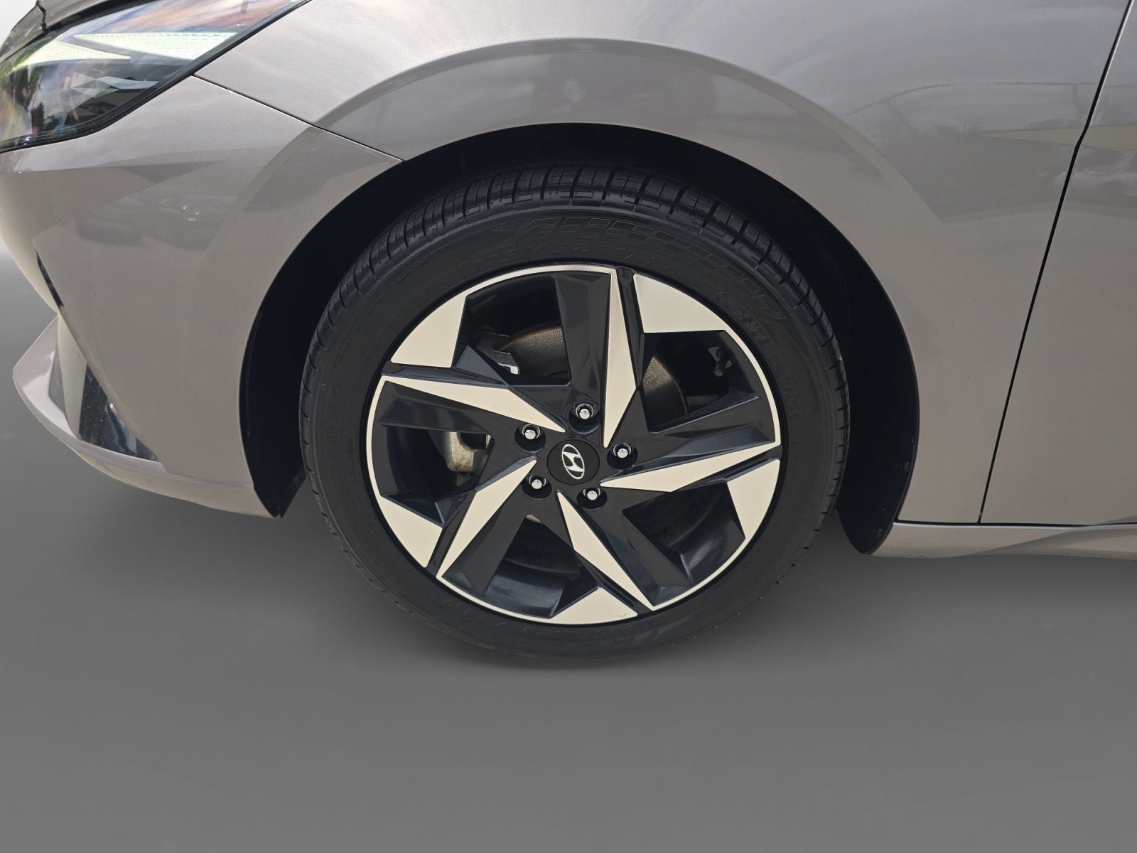 Used 2023 Hyundai Elantra Limited FWD image 9