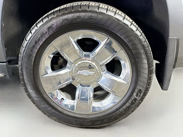 Used 2019 Chevrolet Suburban Premier AWD/4WD image 38