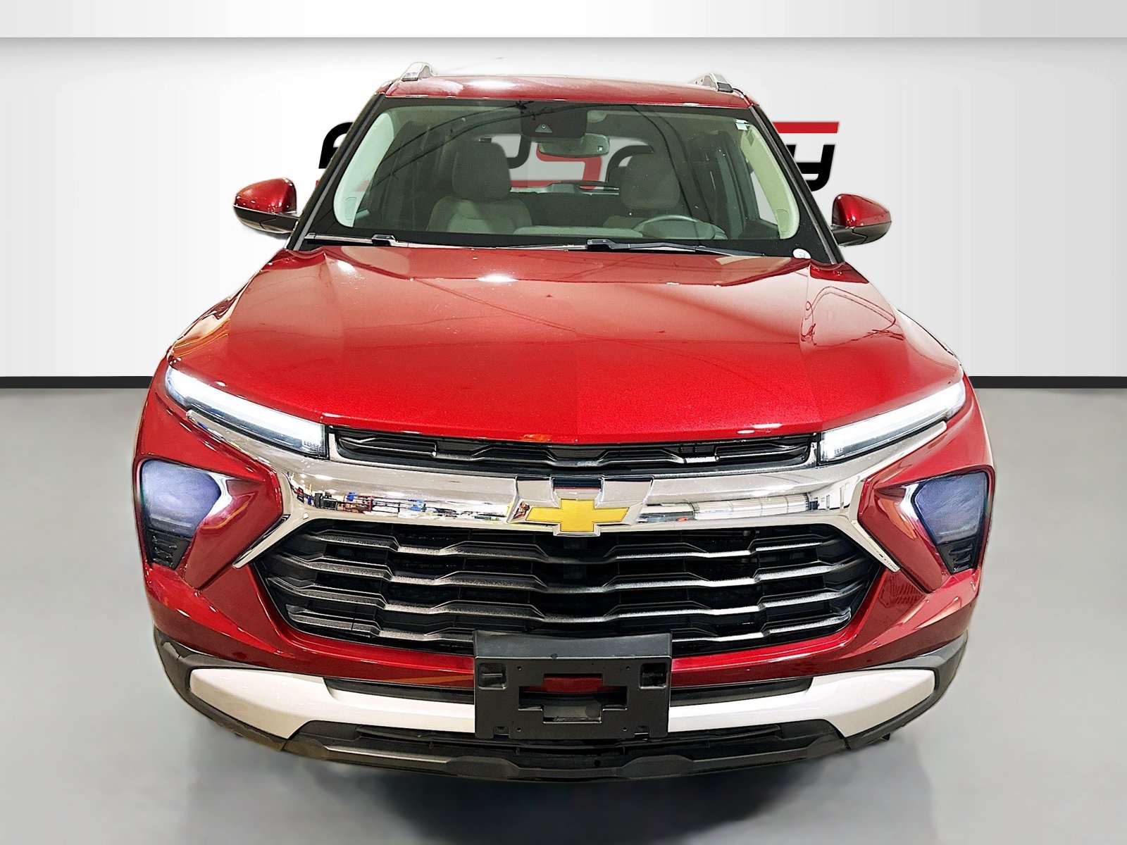 Used 2024 Chevrolet TrailBlazer LT w/ Convenience Package AWD/4WD image 2