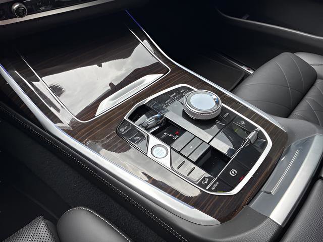 Used 2023 BMW X7 xDrive40i w/ Executive Package image 25