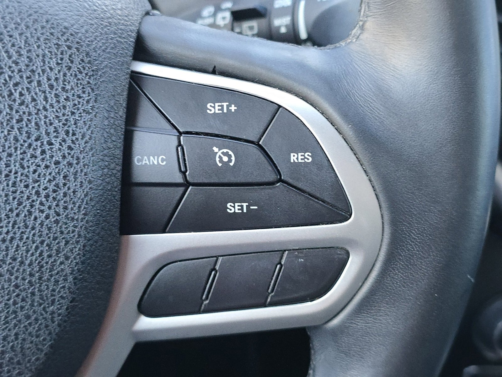 Used 2018 Jeep Cherokee Latitude Plus w/ Trailer Tow Group image 19