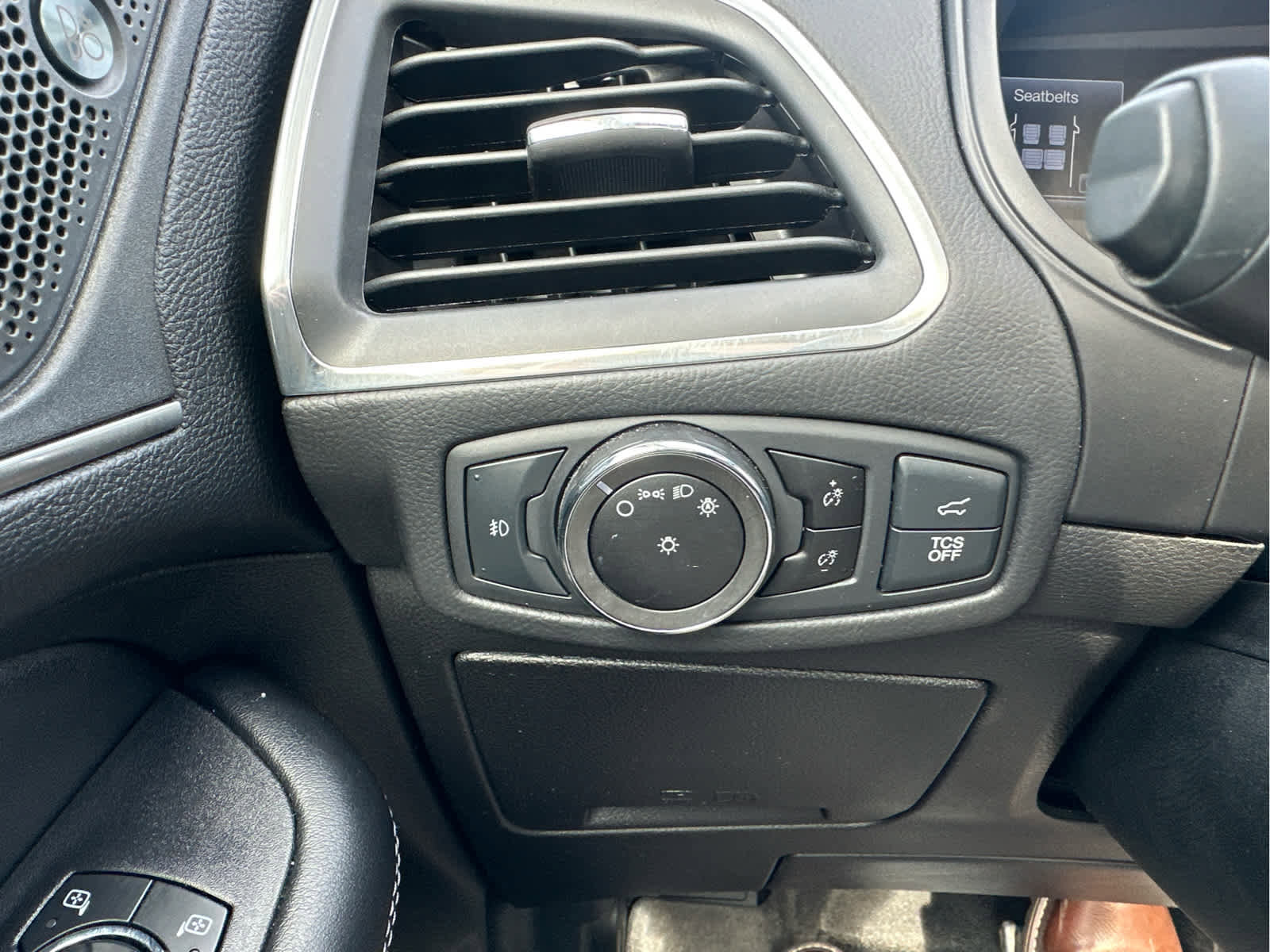 Used 2023 Ford Edge Titanium image 29