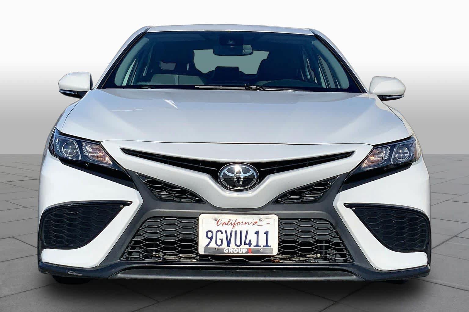 Used 2023 Toyota Camry SE w/ Convenience Package FWD image 3