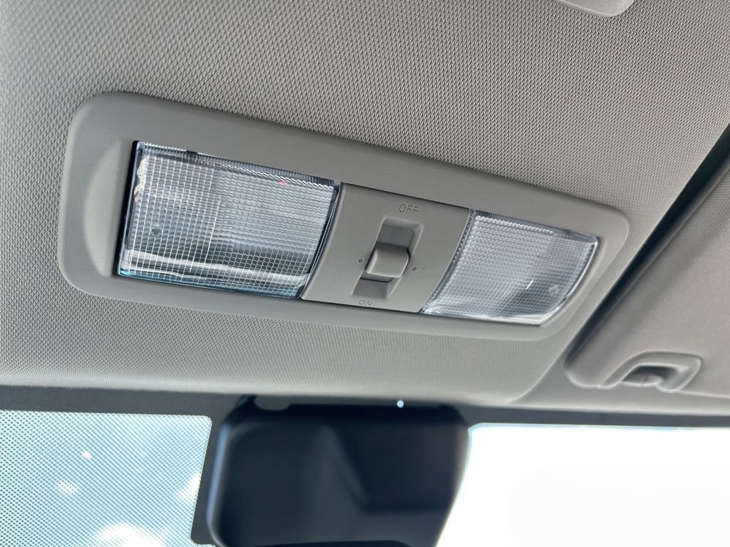 Certified 2025 Nissan Frontier SV AWD/4WD image 41