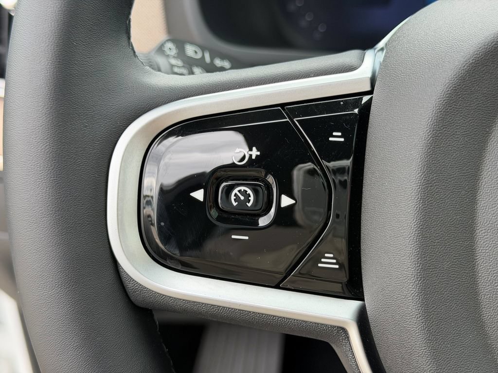 New 2026 Volvo XC90 B6 Plus w/ Protection Package Premier AWD/4WD image 19