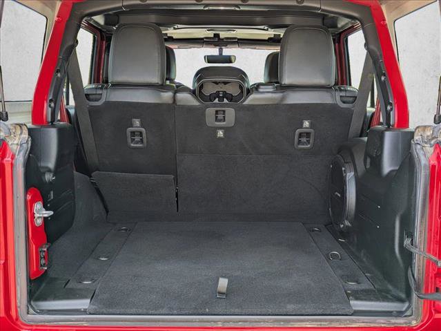 Used 2018 Jeep Wrangler Unlimited Sahara AWD/4WD image 6