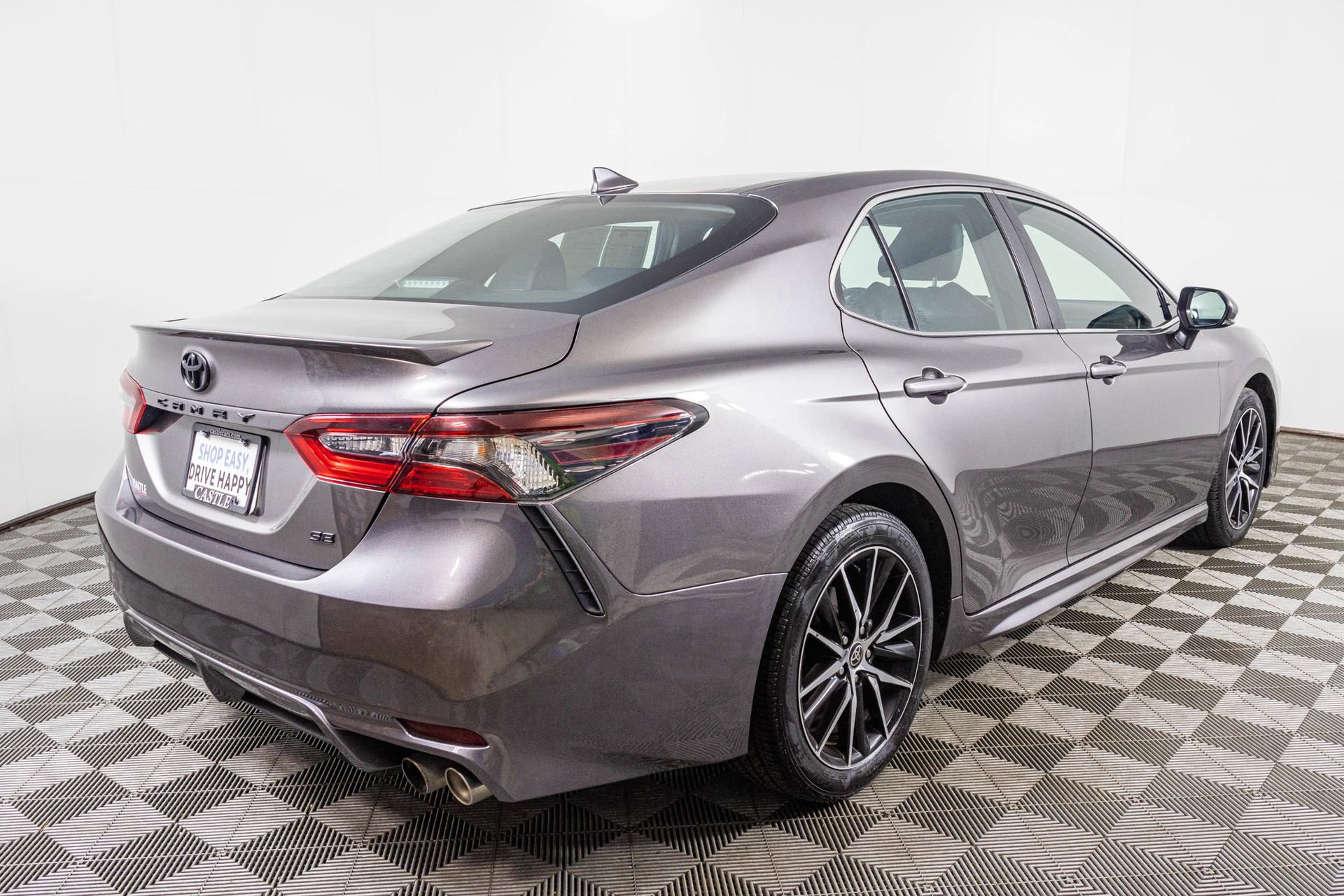 Used 2022 Toyota Camry SE w/ Cold Weather Package FWD image 14