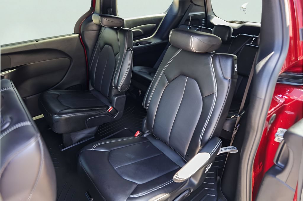 Used 2025 Chrysler Pacifica Select FWD image 25