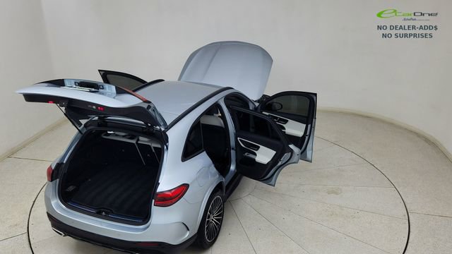 Used 2025 Mercedes-Benz GLC 350e 4MATIC w/ AMG Line image 89